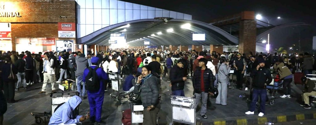 मध्यपूर्वको तनाव : विमानस्थलमा यात्रु अलपत्र (तस्वीरहरू)