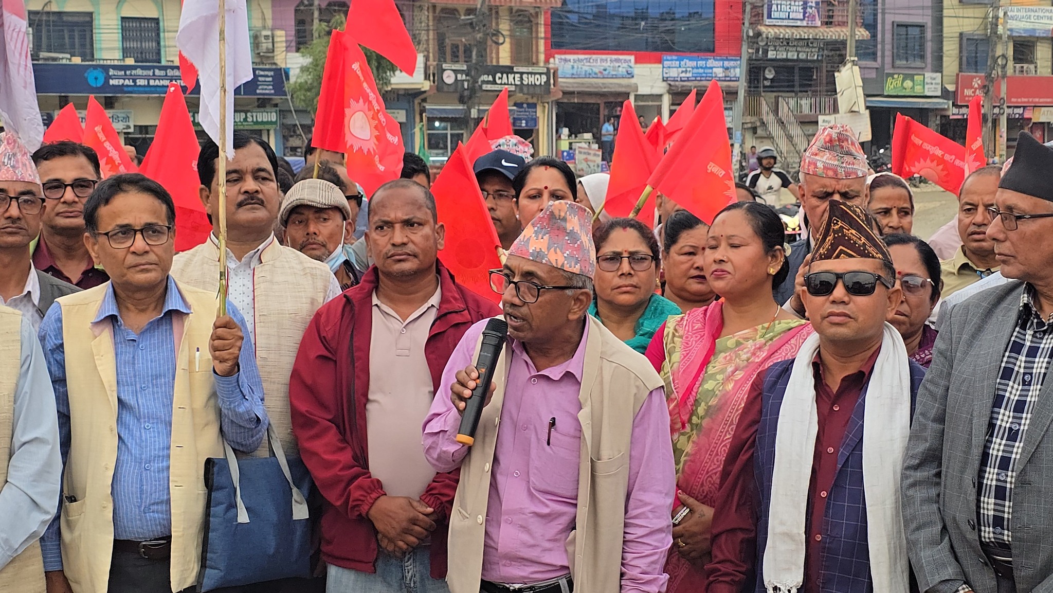 ओली पक्राउ विरुद्ध बाणगंगा ४ नं. चोकमा एमाले जनसंगठनको प्रदर्शन सम्पन्न ।